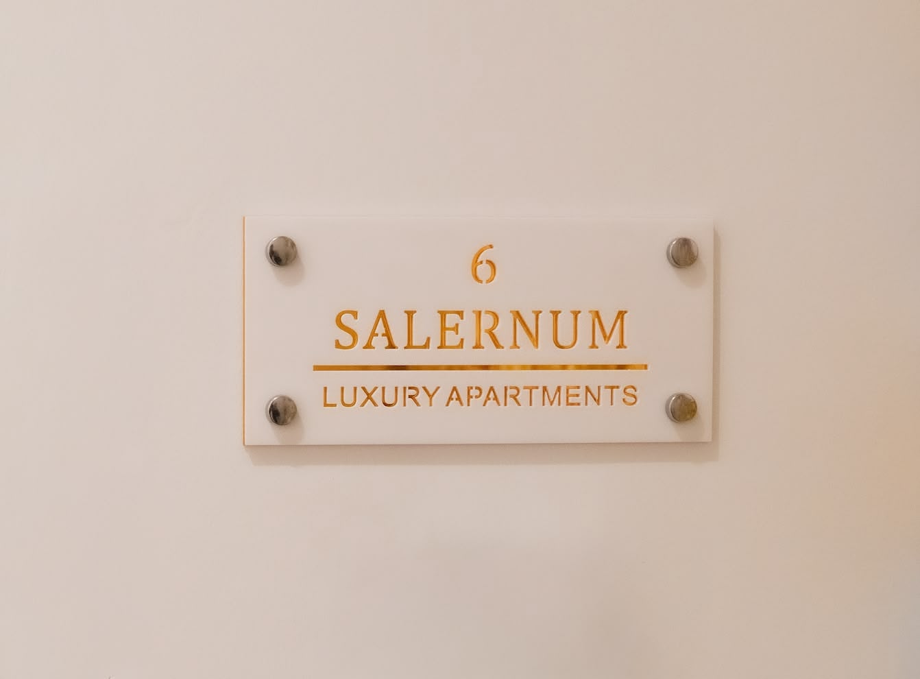 Bagno e dettagli della camera 6 Salernum